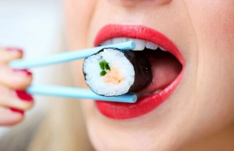 В менюто на японската диета липсват екзотични суши, всички продукти са прости и познати. 